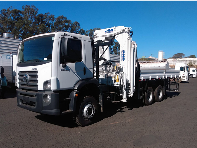  Caminhões Guindastes 